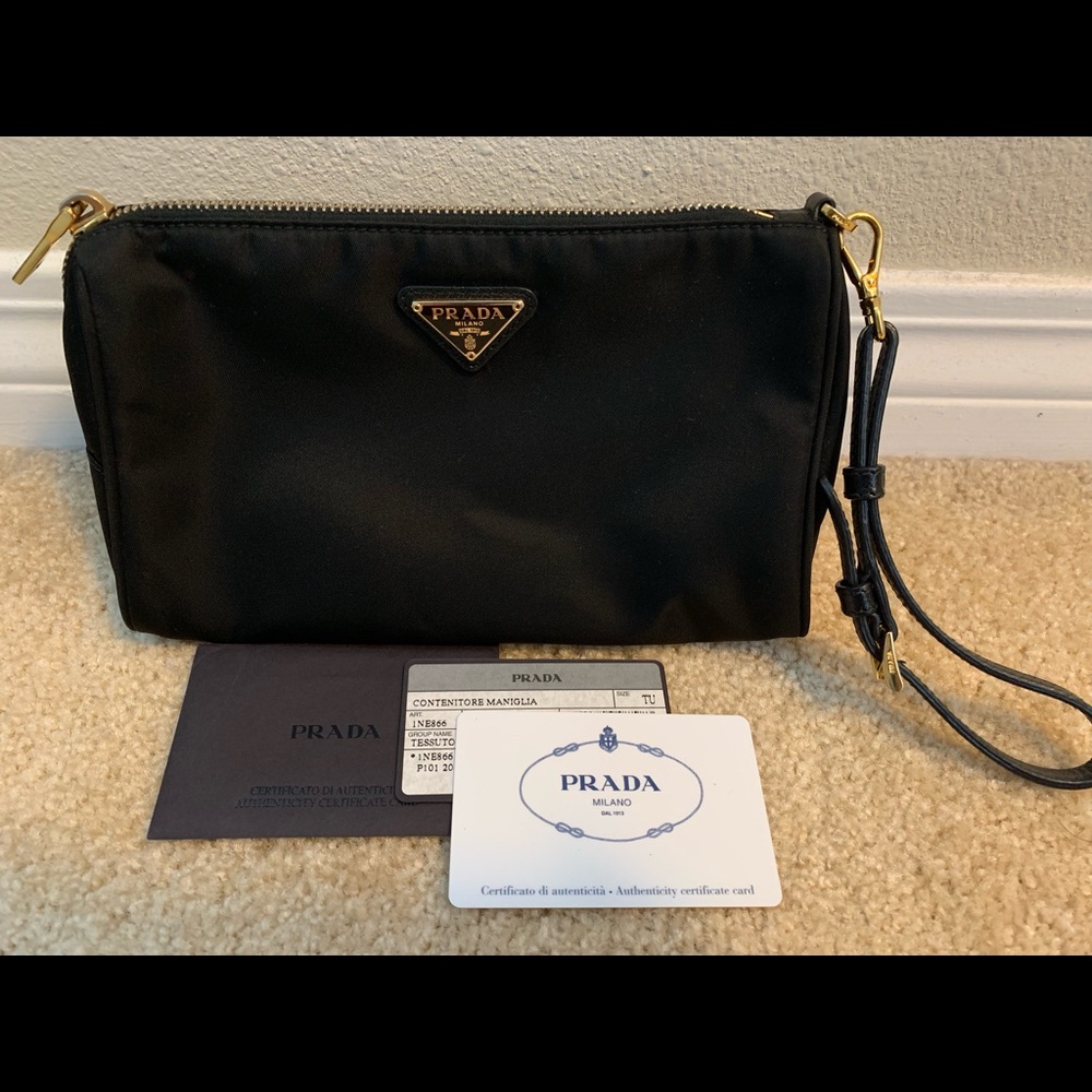 ❌SOLD❌AUTH PRADA NYLON WRISTLET/POUCH